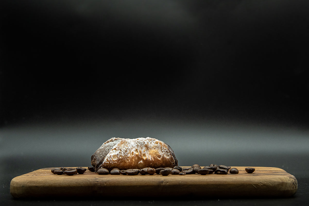 Cannoli I Gefüllte Gebäckrollen Kaffee